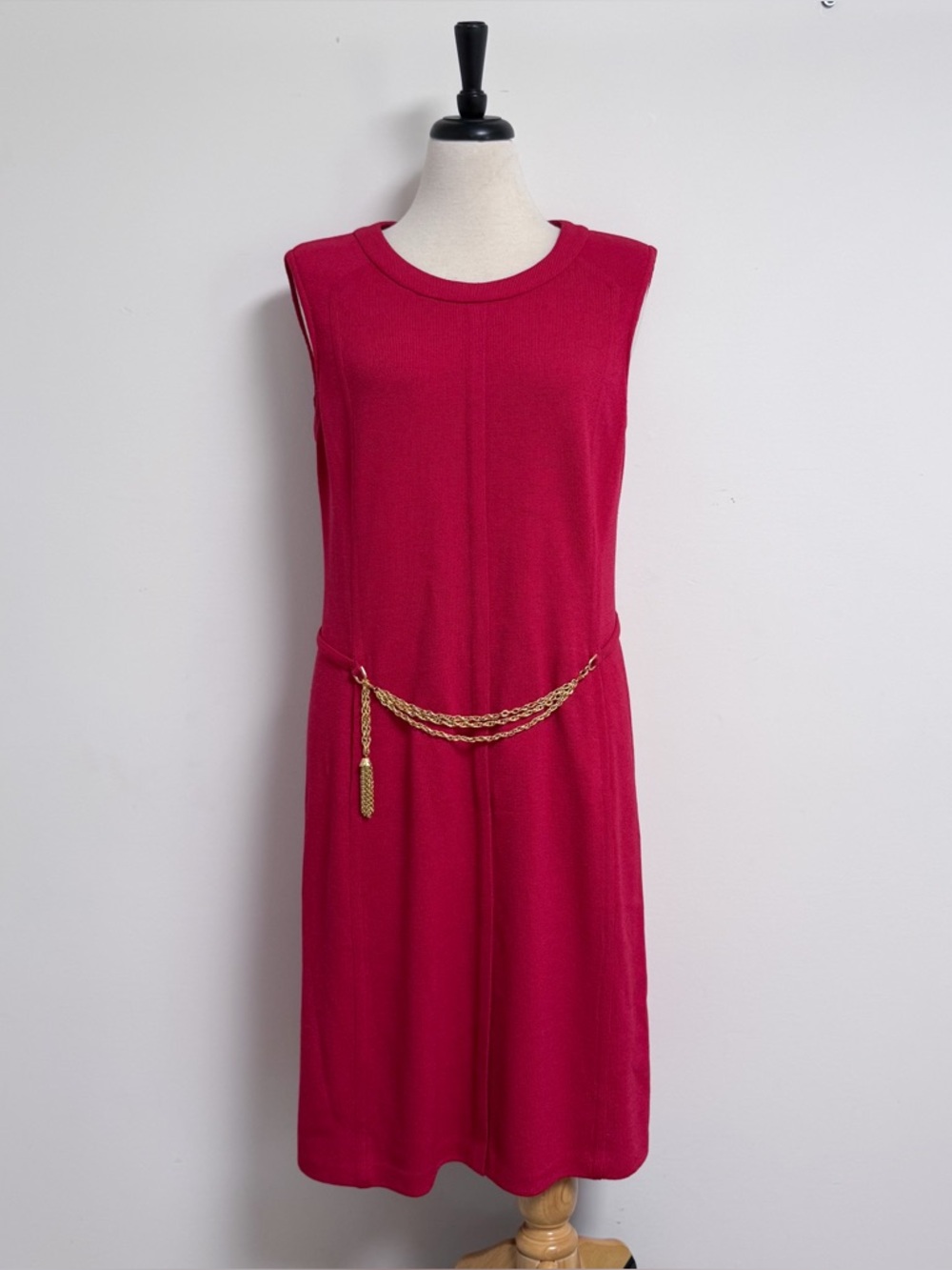 St John Collection Red Knit Sleeveless Gold Tone Layered Chain Sheath Dress 14